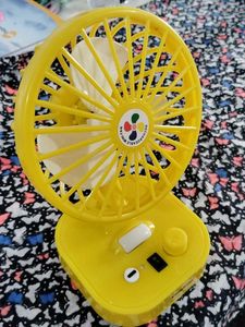 Cute Yellow Mini Fan - Rechargeable❤️