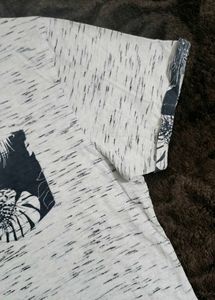 La Maison Blaggio Crew Neck Tshirt L Size