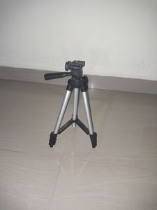 Tripod (Black, Supports Up to 3000 g)