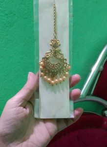 Elegant Gold Maang Tikka