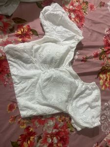 cute white top🌸
