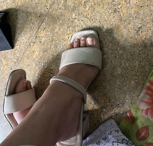 Zudio White Flats