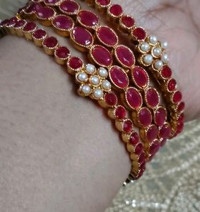 Red &amp; Pearl Bangles (Set of 4)