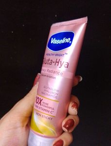 VASELINE Gluta - Hya Serum-in-lotion