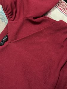 Harpa Women Maroon Sweetheart Neck Crop Top