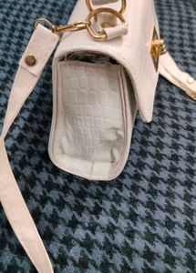Fashionable Sling Bag