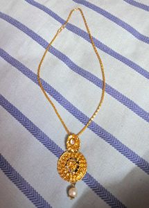 Elegant White Handbag with gold plated locket