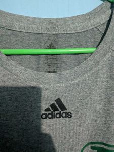 Adidas Tshirt