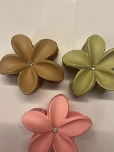 3 Flower Hair Claw Clips