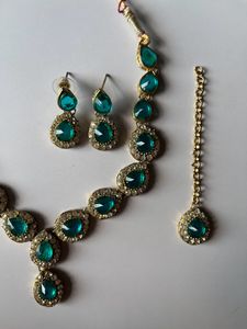 Necklace With Earrings And Mangtika
