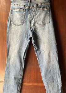 H&amp;M Blue Cropped Jeans