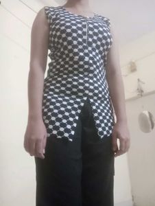 Sleeveless Black &amp; White Top