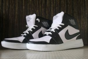 Black And White Sneaker 👟👟