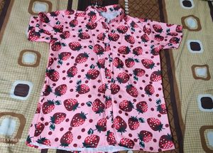 Beautiful 🍓Strawberries🍓 Woman Nd Girls Top❤