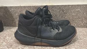 Nike AIR precision II Basketball Shoe