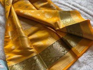 Elegant Yellow Silk Saree😻