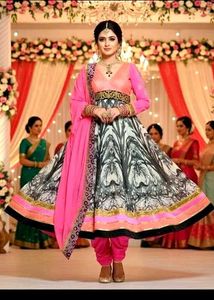 Elegant Gown Set 🩷🖤