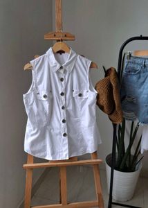 BURBERRY White Sleeveless Button-Up