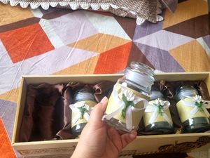 SUMMERY RICH LOOKING GIFT BOX/DECOR BOX + Earrings