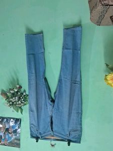 Light Wash Denim Jeans. 💙