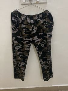 Camo Print Capri Joggers