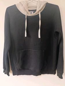 BLACK HOODIE
