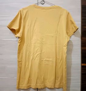 T-Shirt 💛