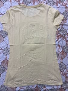 GAP Lemon Yellow tee - Brighten Up Ur Summer Look