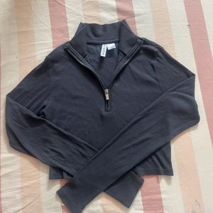 grey half zipper full sleeve crop top