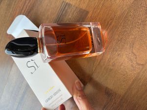 Giorgio Armani Si Perfume