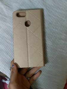 Oppo F7 Premiun Royal series phone case golden)