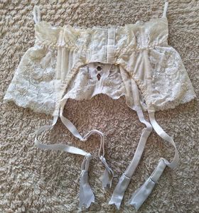 ✨ Escante White Lace Garter Belt ✨