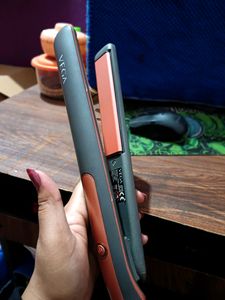 Vega Hair Straightener