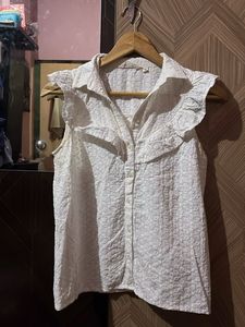 Cute Ruffled Sleeveless Top