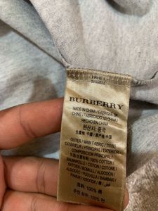 Burberry tshirt