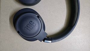 JBL Tune 700BT