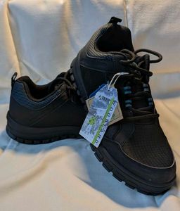 Outdoor Tracking Shoes New with Tag size uk9