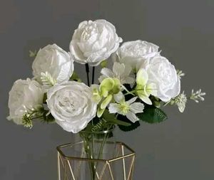 Showpiece with Gold glass and flower  combo