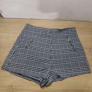 Houndstooth Zipper Shorts