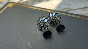Beautiful Black Floral Jhumka!