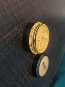 Shimmery Golden EYESHADOW