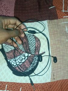 Black Wired Earbuds