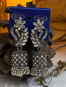 2 Pairs Of Earrings