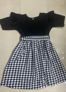 Kids Black And White Frock (6-7)