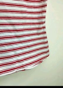 Red &amp; White Women&#39;s T-shirt📍
