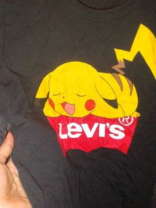 Levi&#39;s x Pokemon Pikachu Graphic CROP TOP