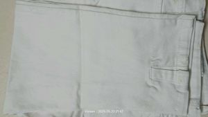 White Capri Waist Size 32 (Stretchable)
