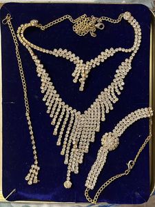Neclace, Mathapatti, And Bracelet Set