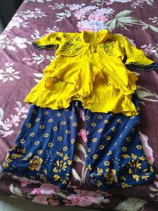 Yellow &amp; Navy Girls Outfit