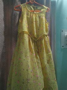 Iam Selling a Yellow Pretty Dress From Trends